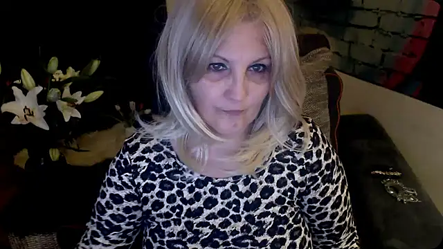 Snapshot of Divineblond chatting on February 2, 2025, 8:08 pm Divineblond online show from February 2, 2025, 8:08 pm