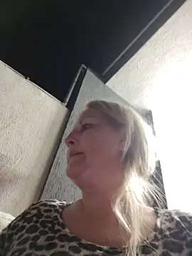Divineblond online show from May 7, 2026, 7:19 pm