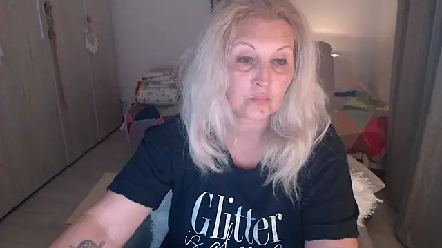 Snapshot of Divineblond chatting on May 10, 2026, 5:18 pm Divineblond online show from May 10, 2026, 5:18 pm