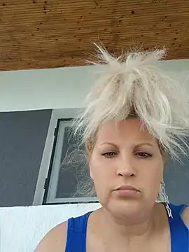 Snapshot of Divineblond chatting on May 12, 2026, 10:34 am Divineblond online show from May 12, 2026, 10:34 am