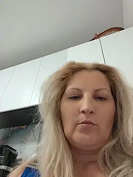Snapshot of Divineblond chatting on May 13, 2026, 11:00 pm Divineblond online show from May 13, 2026, 11:00 pm