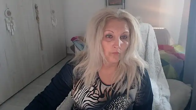 Snapshot of Divineblond chatting on May 14, 2026, 3:08 pm Divineblond online show from May 14, 2026, 3:08 pm