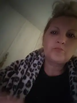 Snapshot of Divineblond chatting on May 19, 2026, 7:42 pm Divineblond online show from May 19, 2026, 7:42 pm