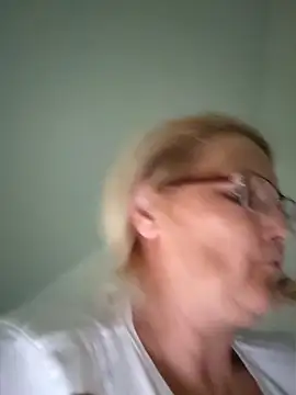 Snapshot of Divineblond chatting on May 22, 2026, 4:23 pm Divineblond online show from May 22, 2026, 4:23 pm
