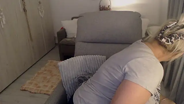 Snapshot of Divineblond chatting on May 25, 2026, 7:09 pm Divineblond online show from May 25, 2026, 7:09 pm