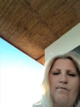 Snapshot of Divineblond chatting on May 26, 2026, 4:47 pm Divineblond online show from May 26, 2026, 4:47 pm