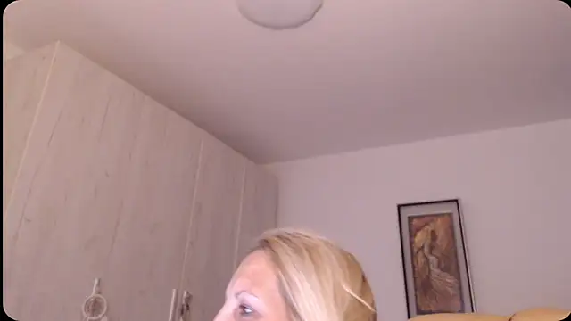 Snapshot of Divineblond chatting on June 19, 2026, 10:24 pm Divineblond online show from June 19, 2026, 10:24 pm