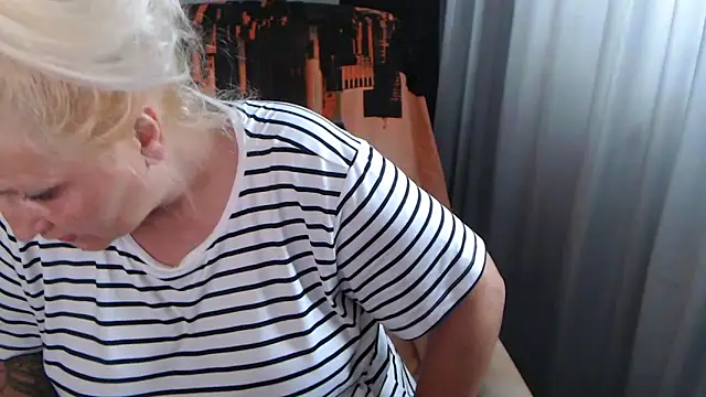 Snapshot of Divineblond chatting on June 22, 2026, 1:41 pm Divineblond online show from June 22, 2026, 1:41 pm
