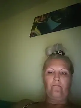 Snapshot of Divineblond chatting on June 28, 2026, 6:58 pm Divineblond online show from June 28, 2026, 6:58 pm