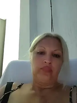 Snapshot of Divineblond chatting on July 8, 2026, 6:34 pm Divineblond online show from July 8, 2026, 6:34 pm