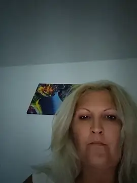 Snapshot of Divineblond chatting on July 9, 2026, 8:35 pm Divineblond online show from July 9, 2026, 8:35 pm