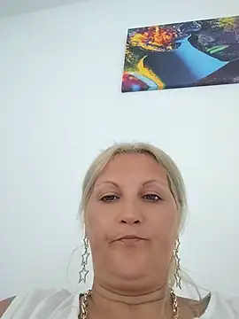 Snapshot of Divineblond chatting on July 12, 2026, 11:23 am Divineblond online show from July 12, 2026, 11:23 am