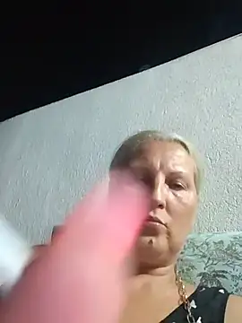 Snapshot of Divineblond chatting on July 14, 2026, 7:52 pm Divineblond online show from July 14, 2026, 7:52 pm