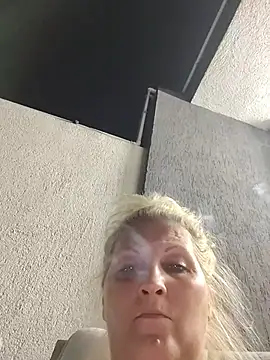 Snapshot of Divineblond chatting on July 21, 2026, 7:05 pm Divineblond online show from July 21, 2026, 7:05 pm