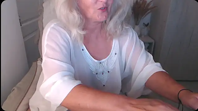 Snapshot of Divineblond chatting on July 24, 2026, 11:36 pm Divineblond online show from July 24, 2026, 11:36 pm