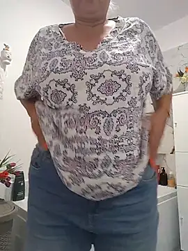Snapshot of Divineblond chatting on July 26, 2026, 7:54 pm Divineblond online show from July 26, 2026, 7:54 pm