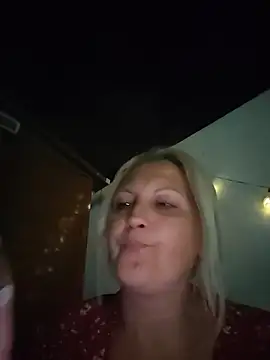 Snapshot of Divineblond chatting on July 28, 2026, 7:39 pm Divineblond online show from July 28, 2026, 7:39 pm