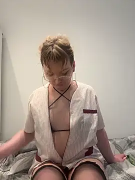 LilyFoot online show from April 27, 2026, 4:38 pm