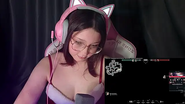 PinkiiAura online show from April 28, 2026, 8:03 pm