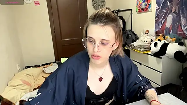 Queen moments  online show from April 24, 2026, 11:12 am