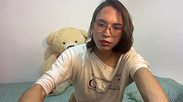Snapshot of LONDON_ROSE chatting on June 26, 2026, 9:19 pm LONDON ROSE online show from June 26, 2026, 9:19 pm