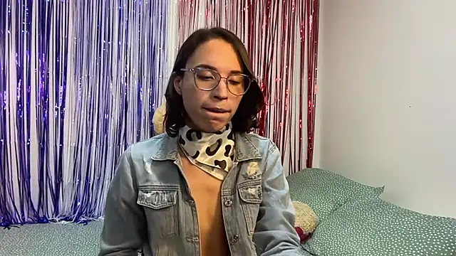 Snapshot of LONDON_ROSE chatting on July 6, 2026, 9:28 pm LONDON ROSE online show from July 6, 2026, 9:28 pm