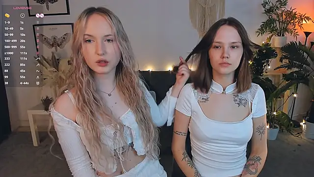 lisaluve online show from July 19, 2026, 4:33 pm