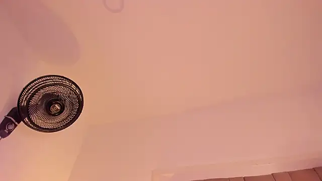 atenea lux online show from April 23, 2026, 11:51 pm