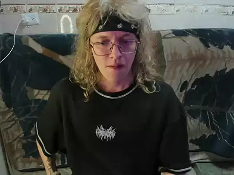 Jinnbooky online show from May 13, 2026, 4:32 am