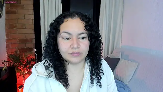Snapshot of MissBronte chatting on June 18, 2026, 12:33 am MissBronte online show from June 18, 2026, 12:33 am