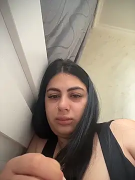 LilyLovell online show from May 5, 2026, 12:35 pm