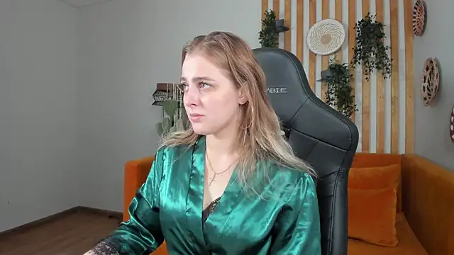 EllaBells online show from July 13, 2026, 5:21 am