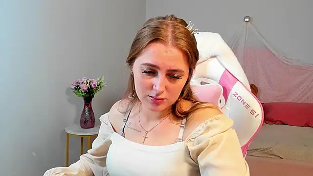 EllaBells online show from August 5, 2026, 5:10 am
