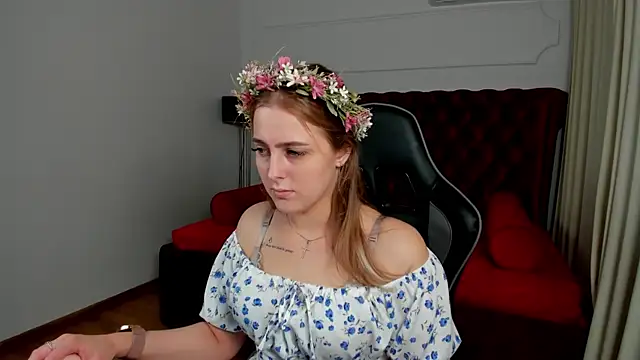 EllaBells online show from August 6, 2026, 5:09 am