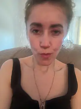 Snapshot of Avokadoo chatting on May 3, 2026, 6:08 am Avokadoo online show from May 3, 2026, 6:08 am