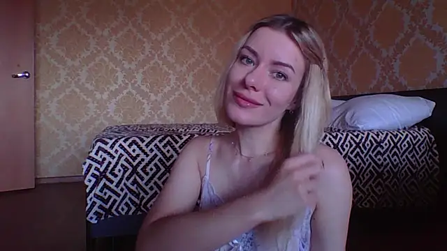 Snapshot of Softy_Aura_ chatting on May 25, 2026, 1:39 pm Softy Aura online show from May 25, 2026, 1:39 pm