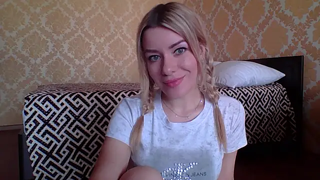 Snapshot of Softy_Aura_ chatting on May 28, 2026, 1:19 pm Softy Aura online show from May 28, 2026, 1:19 pm