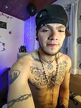 Snapshot of FonixXBelialX chatting on May 26, 2026, 12:28 am FonixXBelialX online show from May 26, 2026, 12:28 am