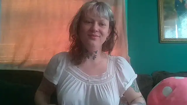 RosieSwitchBitch online show from May 6, 2026, 11:04 am
