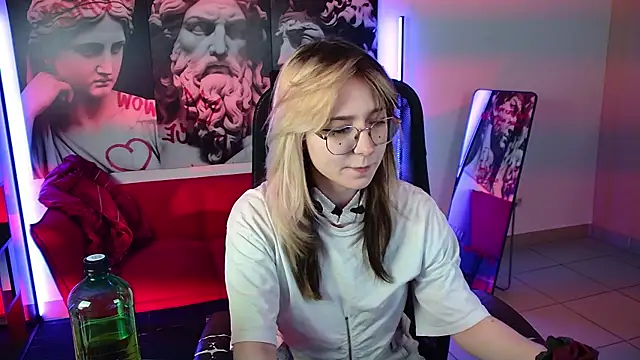 NyxCalderra online show from June 7, 2026, 1:32 am