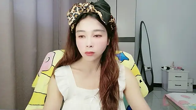 xiaoxiaohong030 online show from June 8, 2026, 12:14 am
