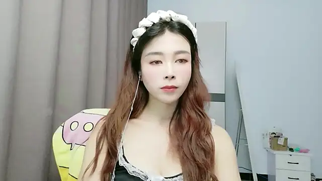 xiaoxiaohong030 online show from June 10, 2026, 3:33 pm