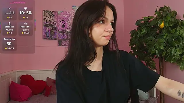 Snapshot of Luna_Come chatting on June 3, 2026, 2:33 pm Luna Come online show from June 3, 2026, 2:33 pm