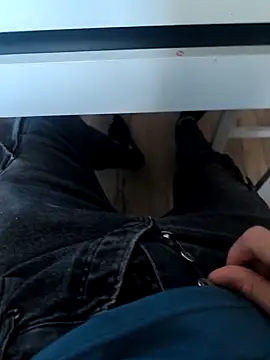 liseks22 online show from April 24, 2026, 4:42 pm