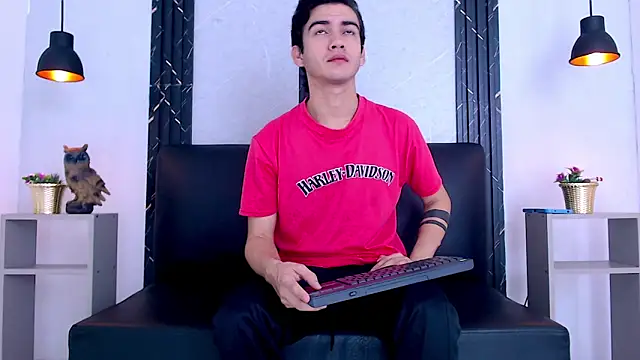 Snapshot of Feiccer_Castquer chatting on May 14, 2026, 11:17 am Feiccer Castquer online show from May 14, 2026, 11:17 am