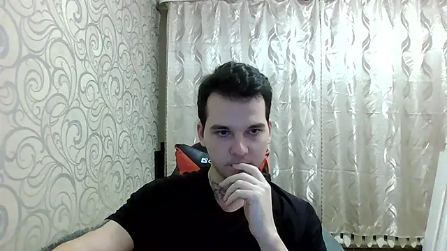 gwinbladee online show from April 25, 2026, 7:55 pm