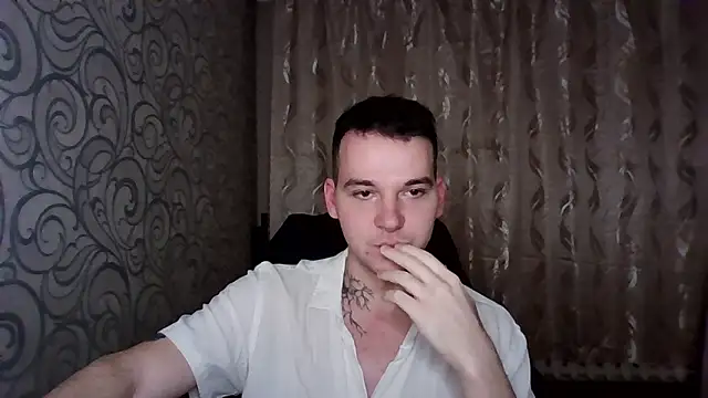 gwinbladee online show from April 28, 2026, 3:39 pm