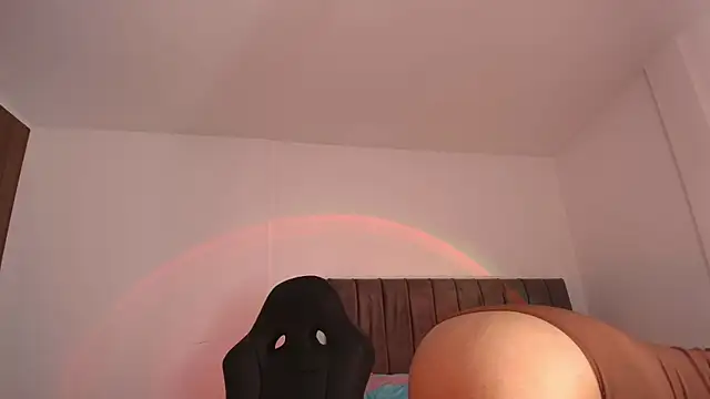 Snapshot of Nerea- chatting on May 7, 2026, 1:11 am Nerea- online show from May 7, 2026, 1:11 am