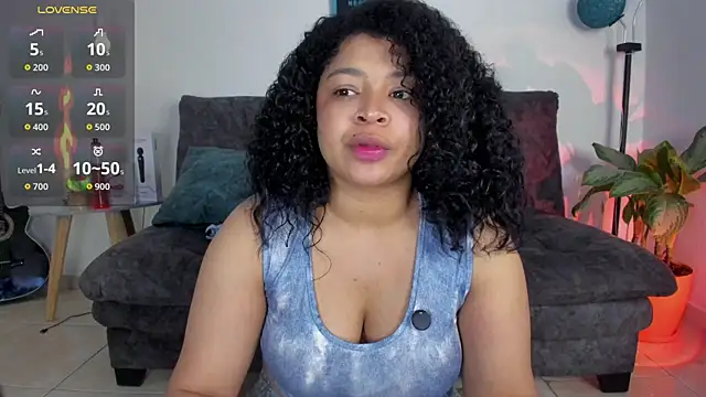 Snapshot of Nerea- chatting on July 4, 2026, 4:51 am Nerea- online show from July 4, 2026, 4:51 am