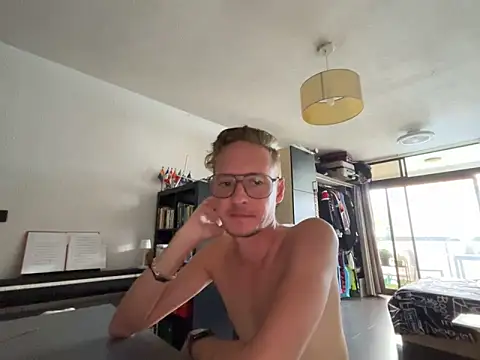 BlondieVelvet online show from May 2, 2026, 6:02 pm